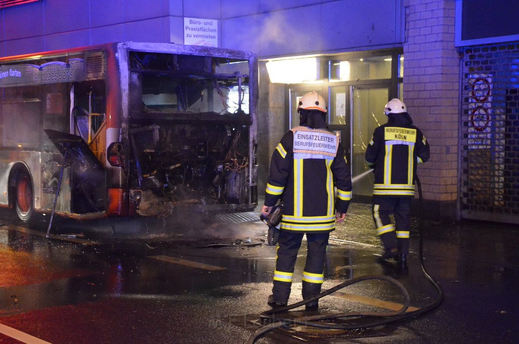 Stadtbus fing Feuer Koeln Muelheim Frankfurterstr Wiener Platz P058.JPG